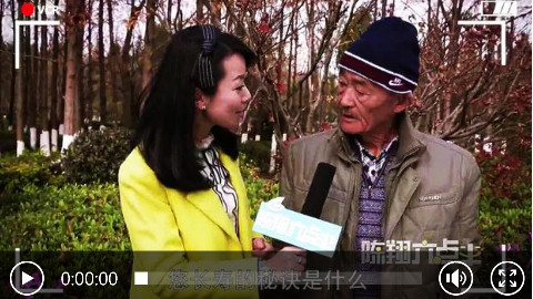 女主播外出采访最尴尬的一幕